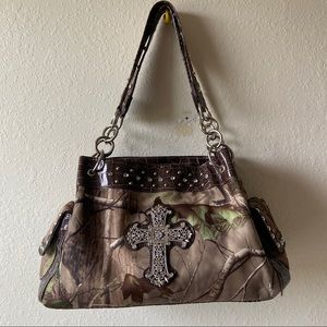 Realtree Hardwoods HD® Camo Cross Tote Handbag
